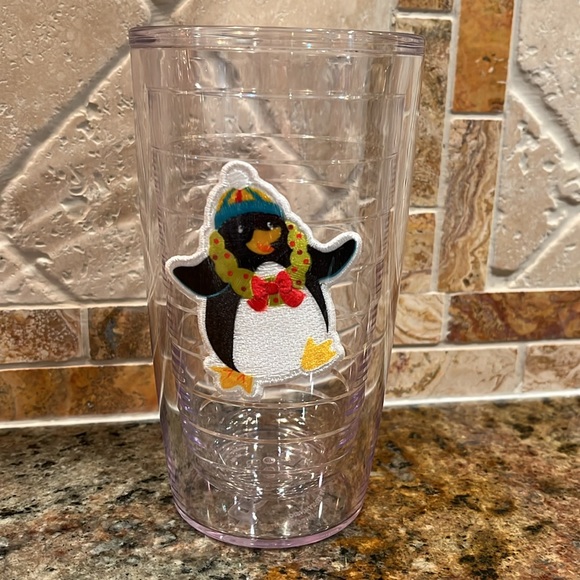 Set of 4 Christmas Tervis tumblers - Picture 5 of 7